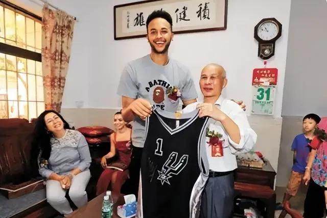 米兰体育-【人物】曝男篮将归化安德森 李凯尔有1/8中国血统