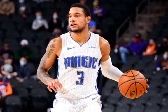 米兰体育官网-魔术小将神兵天降 勇士被魔咒紧绕再度无缘三连胜