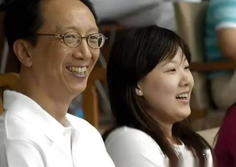 ac米兰-恩爱24年抵不过现实！74岁梁锦松衰老明显，48岁伏明霞仍貌美如花|婚姻|人生|岁月|两人|圈层_新浪娱乐_新浪新闻
